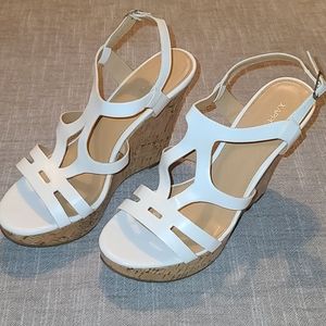 Xappeal White Wedges Size 11M